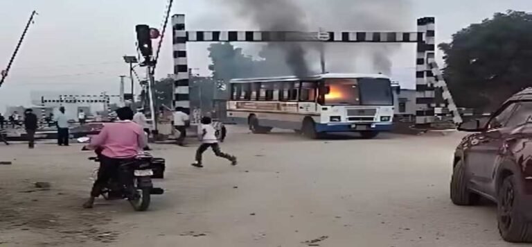 चलती बस में आग से मचा हड़कंप, जयपुर में हादसे के वक्त यात्रियों ने दिखाई सूझबूझ