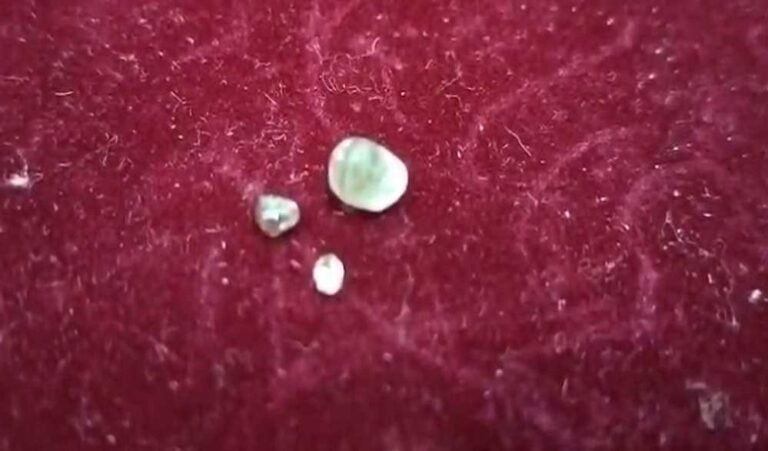 रातोंरात बनी हीरों की मालकिन! पन्ना में आदिवासी महिला को मिले 3 नायाब हीरे