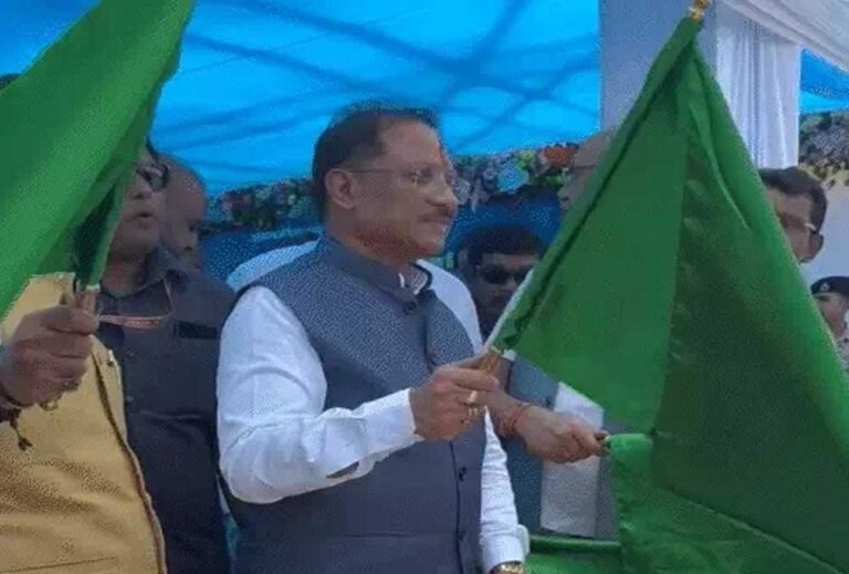 CM ने दी MEMU ट्रेन को हरी झंडी: रायपुर-राजिम का सफर अब सिर्फ डेढ़ घंटे में, रोज चलेगी ट्रेन