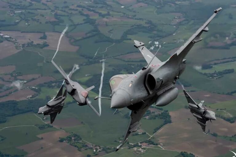 दुश्मनों के सीने में हलचल: ₹200000 करोड़ की डिफेंस डील में शामिल हुंकार भरे फाइटर जेट