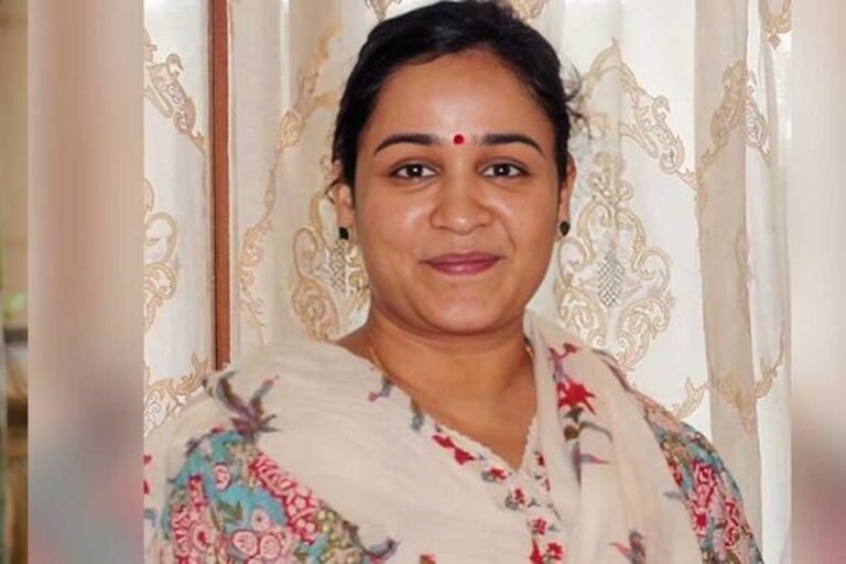 लखनऊ में ज़मीन घोटाले का खुलासा, अपर्णा यादव की मां सहित पांच के खिलाफ मामला दर्ज