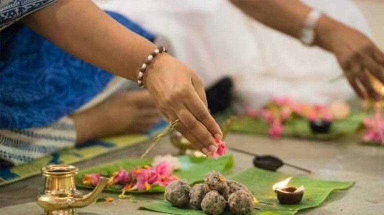 पितृपक्ष में भूलकर भी न छोड़ें ये 3 दिन, पूर्वजों की आत्मा को मिलता है तृप्ति