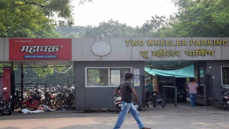 रायपुर रेलवे स्टेशन: पार्किंग ठेकेदार पर मेहरबान अफसर, बिना लाइसेंस फीस के चल रहा ठेका