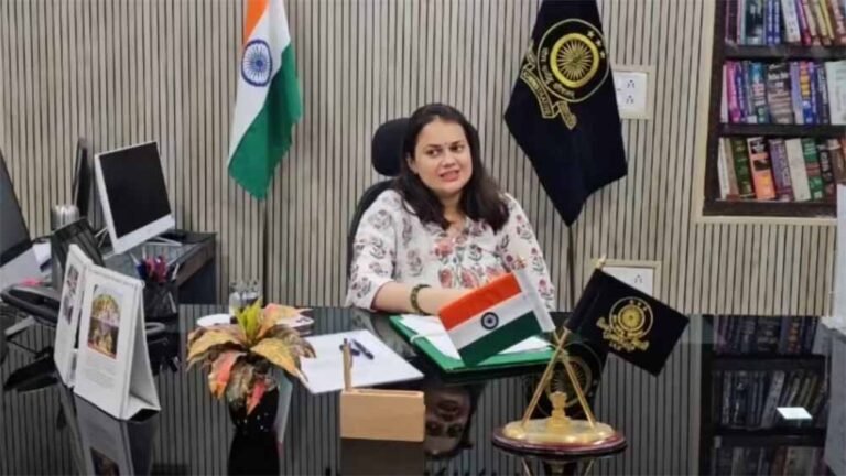 सुरक्षा पहले! कलेक्टर टीना डाबी ने आमजन से की अपील, पानी भरे इलाकों में जाने से रहें दूर