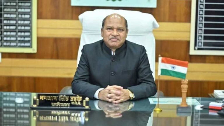 समयपालन पर कलेक्टर का जोर: देर से पहुंचने वाले अधिकारी-कर्मचारियों को दिखाई सख्ती