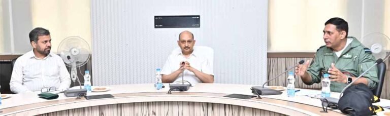 अपर मुख्य सचिव सुब्रत साहू ने ली अधिकारियों की बैठक