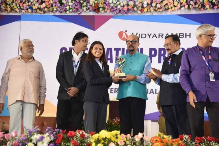 रूंगटा इंटरनेशनल स्किल्स यूनिवर्सिटी के विद्यारंभ समारोह में शामिल हुए राज्यपाल