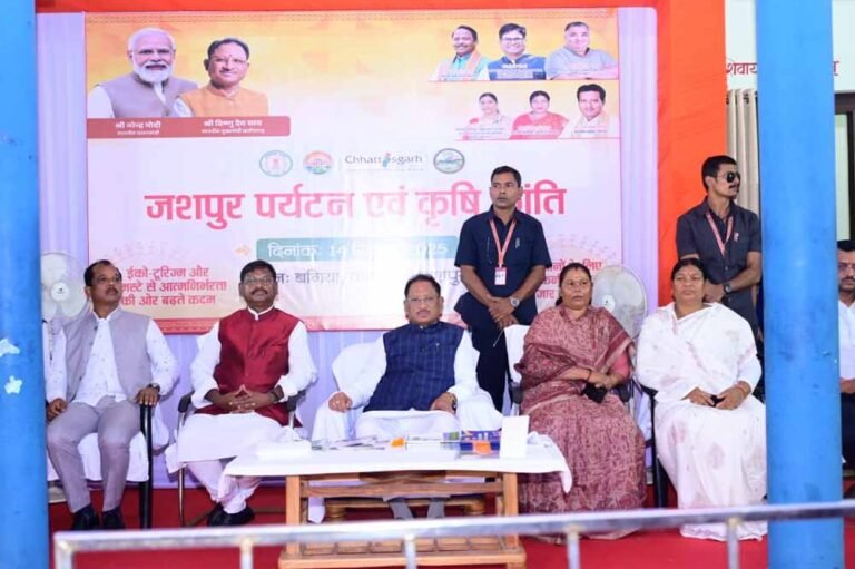 मुख्यमंत्री साय ने कैम्प कार्यालय बगिया में ’जशपुर पर्यटन एवं कृषि क्रांति’ का किया शुभारंभ