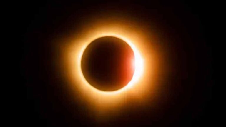 जानिए सूर्य ग्रहण पर दान का महत्व: कौन सी वस्तुएं दान करने से बढ़ता है पुण्य