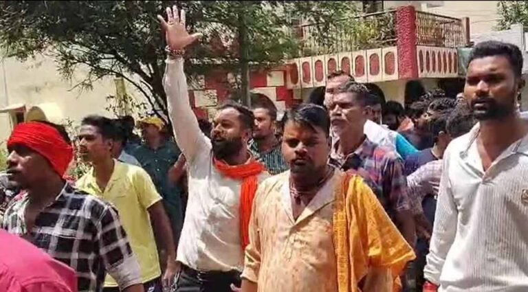 बवाल हुआ तूल: धर्मांतरण को लेकर बजरंग दल कार्यकर्ताओं और सभा में शामिल लोगों में भिड़ंत
