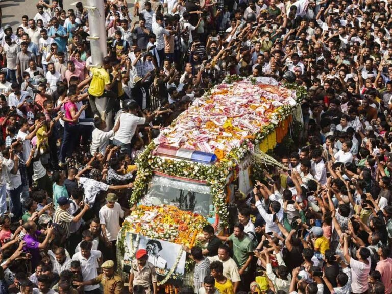 गायक जुबिन गर्ग के मैनेजर के खिलाफ मामला दर्ज, पत्नी बोलीं– भाई जैसा था रिश्ता