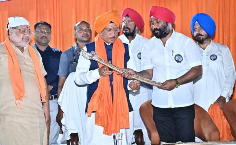 मुख्यमंत्री साय गुरु तेगबहादुर सिंह जी की 350वीं शहादत शताब्दी पर नगर कीर्तन यात्रा में हुए शामिल