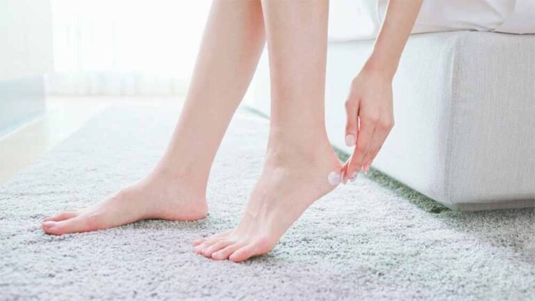 मुलायम और खूबसूरत पैर चाहिए? बस फॉलो करें ये ज़रूरी टिप्स