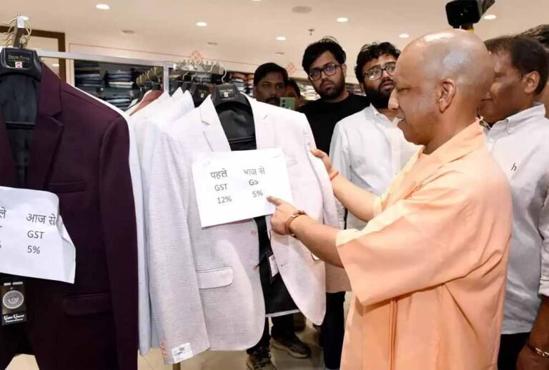 अगली पीढ़ी के जीएसटी सुधार पर सीएम योगी ने जनसंर्पक कर व्यापारियों व ग्राहकों से किया संवाद