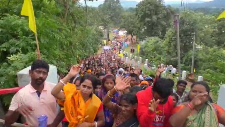 लिंगेश्वरी मंदिर में लगा भक्तों का मेला, माता के जयकारों से गूंजा वातावरण