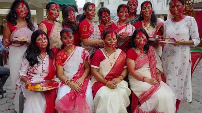 कब होती है सिंदूर खेला की शुरुआत? पूरी परंपरा जानें