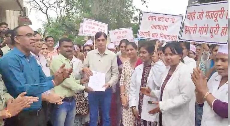 NHM में बर्खास्तगी के बाद कर्मचारियों का भारी आक्रोश, प्रदेशभर में प्रदर्शन और सामूहिक इस्तीफा