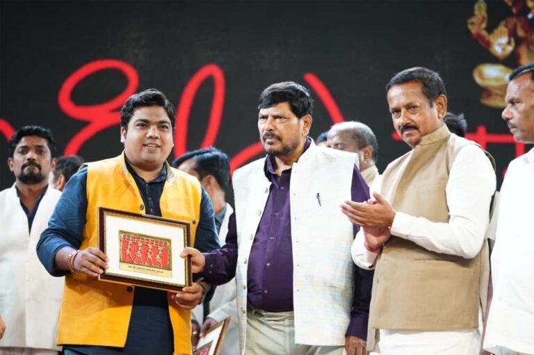 काव्य की महफिल: चक्रधर समारोह 2025 में गूंजा हास्य और वीर रस का संगम