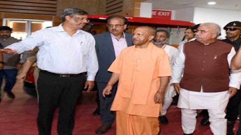 यूपी इंटरनेशनल ट्रेड शो: सीएम योगी ने तैयारियों का जायजा लिया, उद्घाटन की तैयारियां जोरों पर
