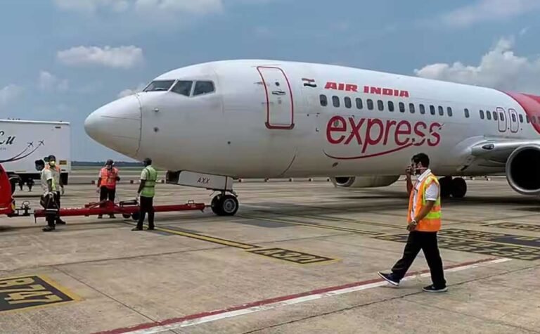 फ्लाइट के दौरान कॉकपिट में जबरन घुसने की कोशिश, यात्रियों में फैली सनसनी