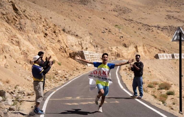 डाक कर्मचारी विनोद गोडबोले और आईटी प्रोफेशनल धर्मेंद्र-जोगी, आदर्श सक्सेना ने जीतकर रचा नया इतिहास