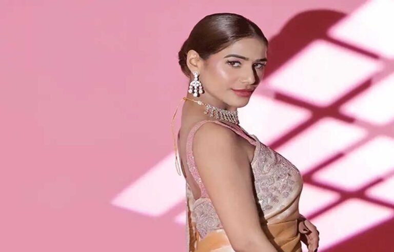 पूनम पांडे को लवकुश रामलीला से किया गया बाहर, विरोध के बाद मंदोदरी की भूमिका छीनी गई