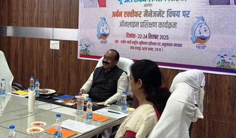 उप मुख्यमंत्री ने अर्बन एक्वीफर मैनेजमेंट पर आयुक्तों, सीएमओ और अभियंताओं के तीन दिवसीय प्रशिक्षण को किया संबोधित