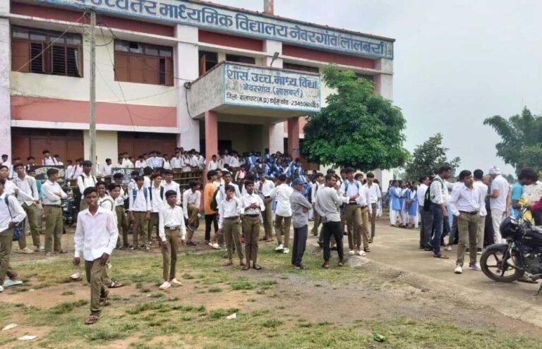 छोटी बात पर बस में भिड़े शिक्षक और प्राचार्य, बालाघाट के स्कूल में पैदा हुआ तनावपूर्ण माहौल