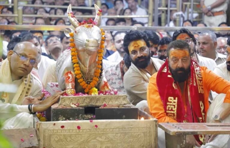 संजय दत्त ने किए महाकाल के दर्शन, भावुक होकर बोले – सालों से आने की कोशिश कर रहा था