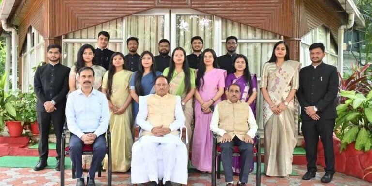 मुख्यमंत्री साय ने कहा – जनसमस्याओं के हल में अफसरों की भूमिका अहम