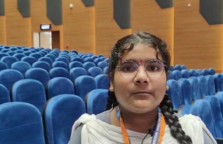 सीएम योगी द्वारा मिली छात्रवृत्ति से प्रसन्न छात्राओं ने कहाः धन्यवाद योगी जी