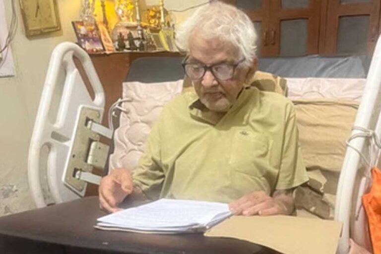 गोरक्षपीठ के वर्तमान सहित तीन पीठाधीश्वरों के सानिध्य में कार्य करने वाले विरले लोगों में शामिल रहे पूर्व कुलपति