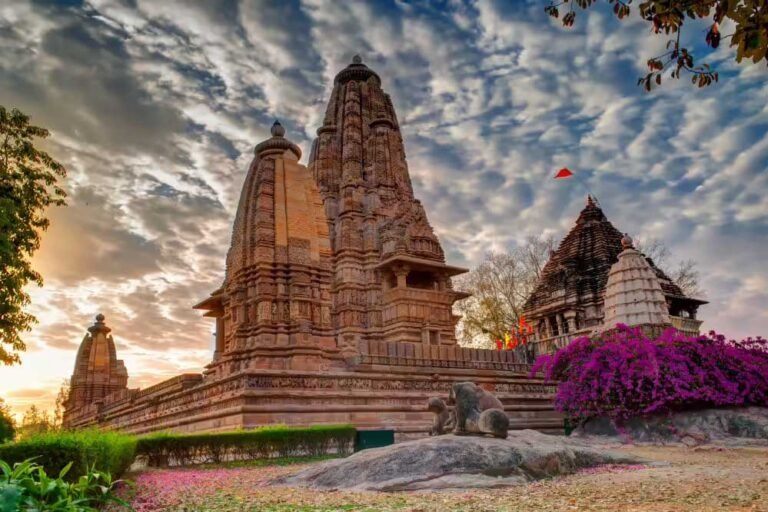 खजुराहो में अगले दशक में विकसित होंगी विश्वस्तरीय सुविधाएं, 2000 करोड़ होंगे खर्च