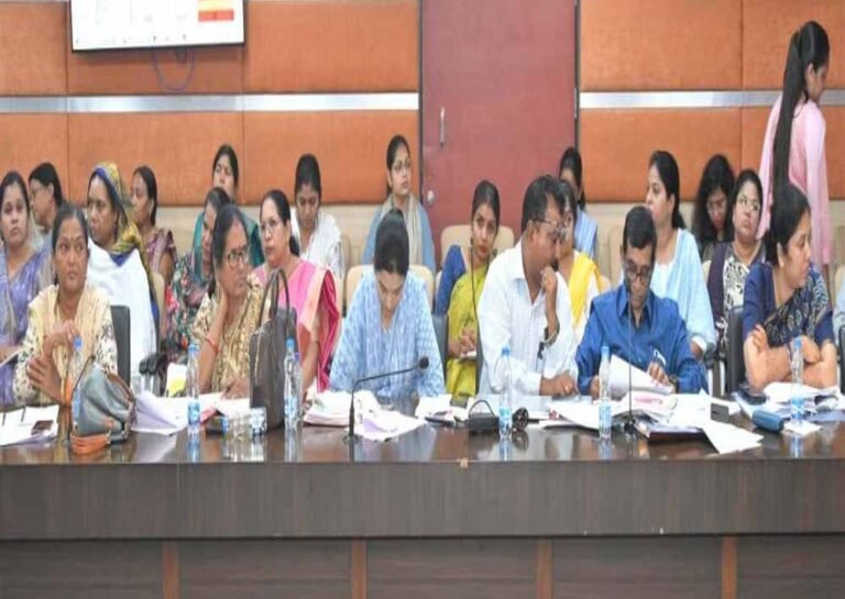 महिला एवं बाल विकास सचिव श्रीमती शम्मी आबिदी ने रायपुर जिले की आंगनबाड़ी सेवाओं की ली समीक्षा बैठक