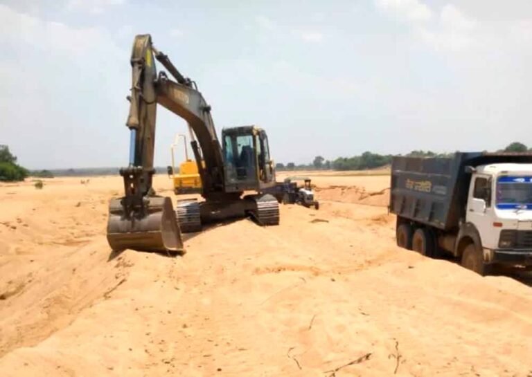 गौरेला-पेंड्रा- मरवाही : अवैध रेत खनन पर प्रशासन की बड़ी कार्रवाई, 11 वाहन जप्त
