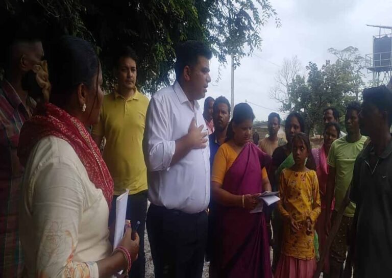 राहत कैंपों की व्यवस्थाओं को पुनर्वास के संबंध में प्रभावितों से लिया फीडबैक