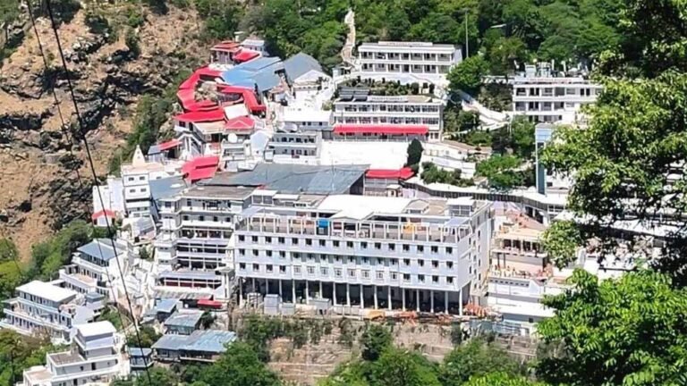भक्तों के लिए खुशखबरी: दुबारा खुल रहे हैं माता वैष्णो देवी के द्वार