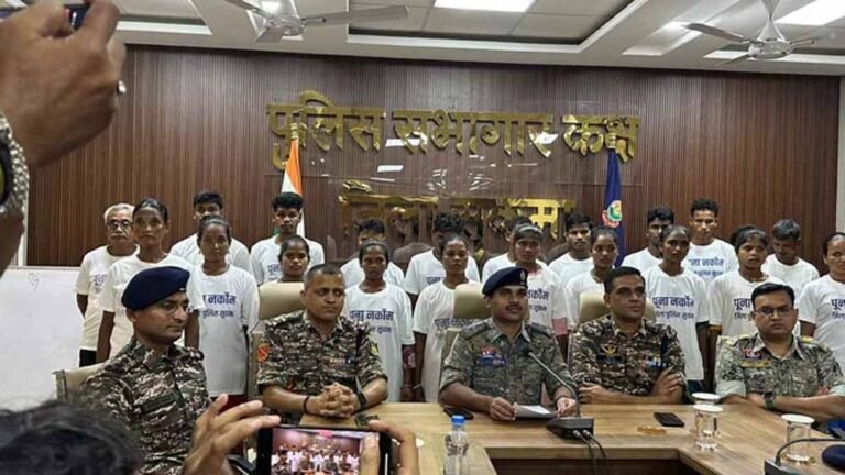 मुख्यधारा में वापसी: 33 लाख इनामी 20 नक्सलियों ने किया आत्मसमर्पण, महिलाओं की भी बड़ी भूमिका