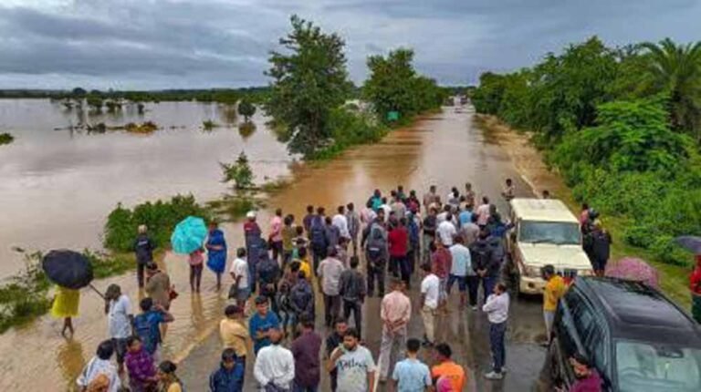 छत्तीसगढ़ में भारी बारिश से तबाही, बस्तर-दंतेवाड़ा डूबे; सीएम साय ने केंद्र से की बातचीत