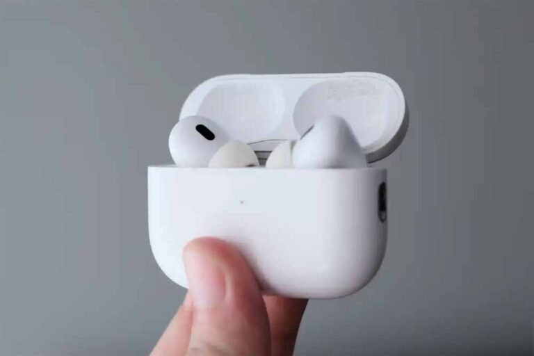 Apple के AirPods Pro 3 का धमाकेदार आगमन: म्यूज़िक के साथ हेल्थ ट्रैकिंग का मिलेगा मज़ा