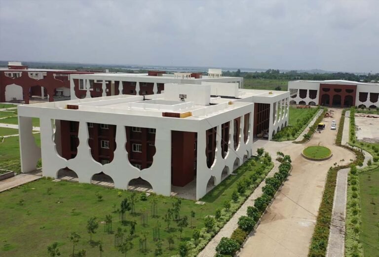 माखनलाल विश्वविद्यालय के छात्र पर फर्जी खातों का आरोप, पुलिस ने बिहार से किया गिरफ्तार