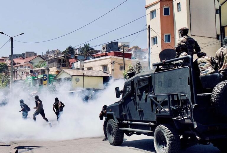 युवाओं के उग्र आंदोलन से हिली मेडागास्कर सरकार, बुनियादी सुविधाओं की कमी बनी बड़ी वजह