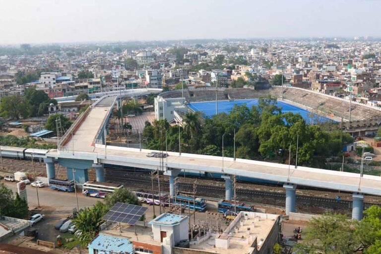फ्लाईओवर विवाद में नया खुलासा, HC में रिपोर्ट से सामने आया ब्रिज का 119 डिग्री ढलान