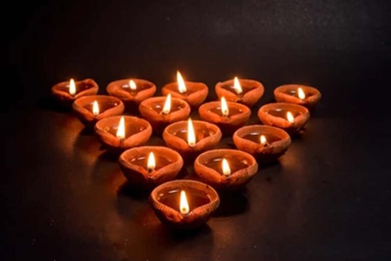 भाग्य के द्वार खोलने का उपाय: अनंत चतुर्दशी पर 14 दीपक जलाने का महत्व
