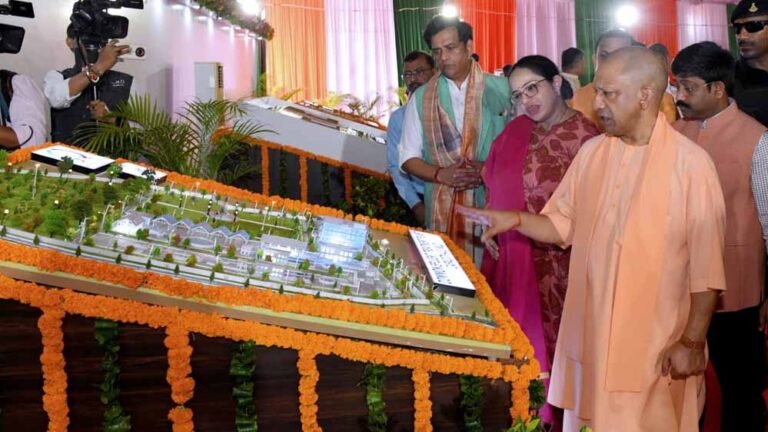 सुरक्षा के माहौल से आता है निवेश, प्रशस्त होता है खुशहाली और समृद्धि का मार्ग : सीएम योगी