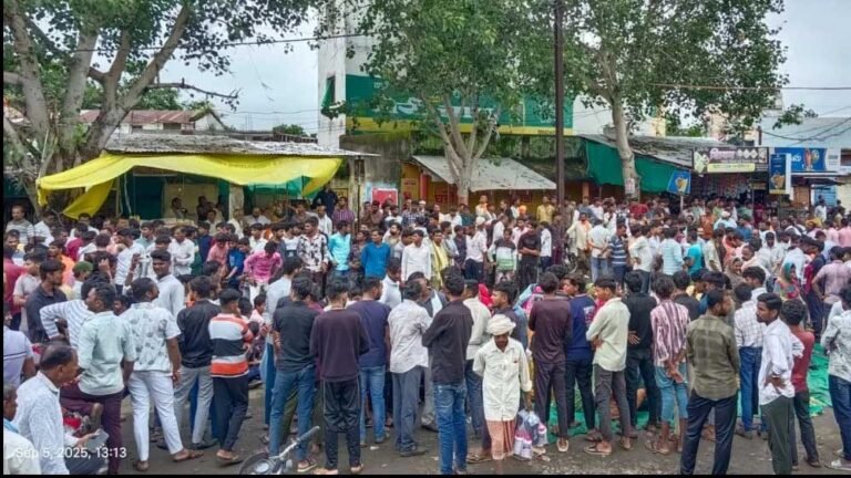 खंडवा में ईद जुलूस के मौके पर हंगामा, हिंदू संगठनों ने किया प्रदर्शन