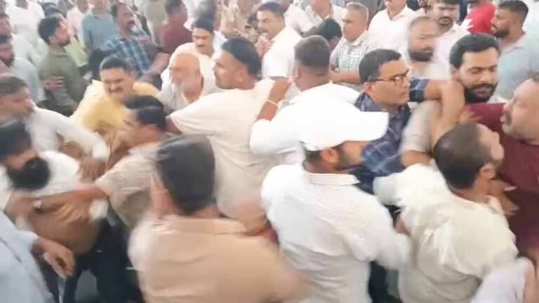 उत्तराखंड : कांग्रेस की मीटिंग में हंगामा, आपसी भिड़ंत में नेताओं के बीच हाथापाई