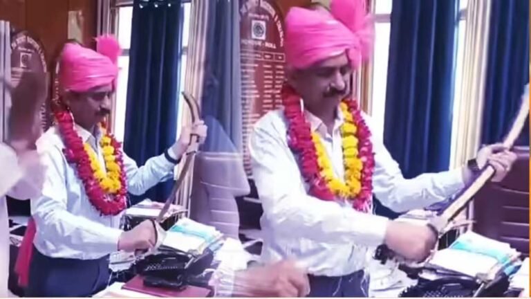 विधायक से टकराव के बाद भिंड कलेक्टर को क्षत्रिय समाज का साथ, मंच से उठाई तलवार