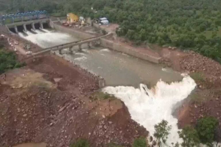 लगातार बारिश से भोपाल का बड़ा तालाब लबालब, भदभदा डैम का गेट महापौर ने पूजा-अर्चना कर खोला