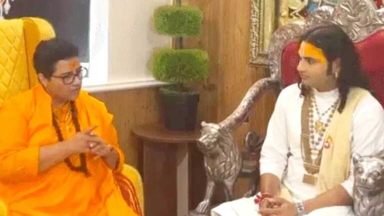 लिव-इन रिलेशनशिप पर फिर उठा विरोध, कथावाचक अनिरुद्धाचार्य से मिलीं प्रज्ञा सिंह ठाकुर